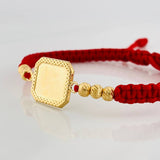 Pulsera Tejida Roja Placa Cuadrada Punteada Oro Amarillo 18K