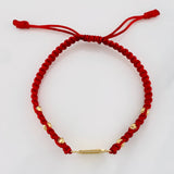 Pulsera Tejida Roja Placa Cuadrada Punteada Oro Amarillo 18K