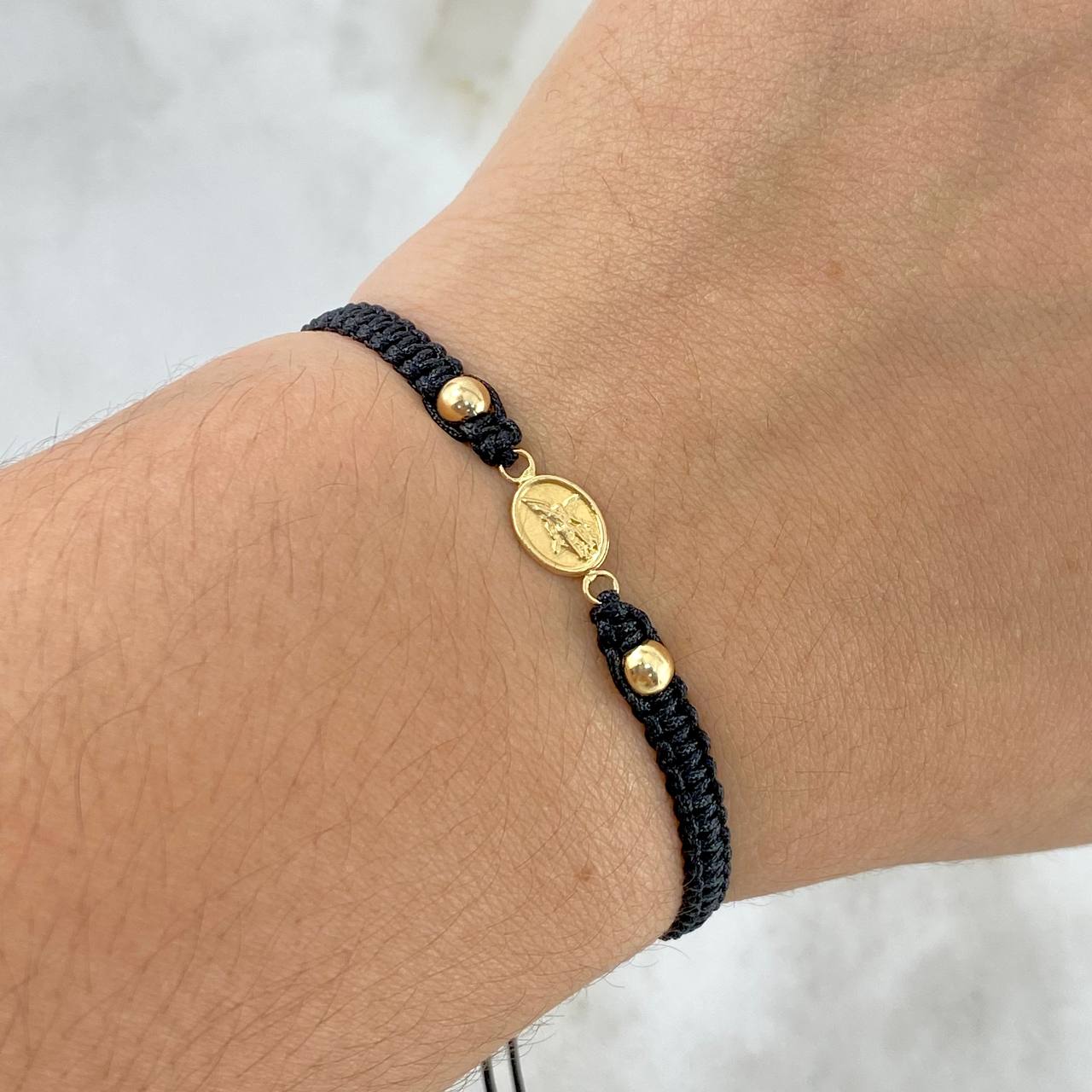 Pulsera Negra Arcángel Mateado 0.45gr / 4mm Bolas Lisas 2 und Oro Amarillo ©