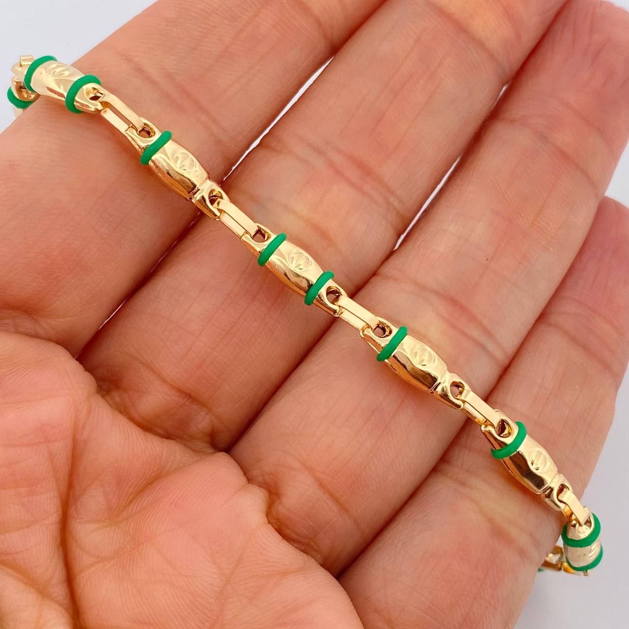 Pulso Rustica Tornillo  4.8gr / 19.5cm / 4.48mm Oro Amarillo 18K $