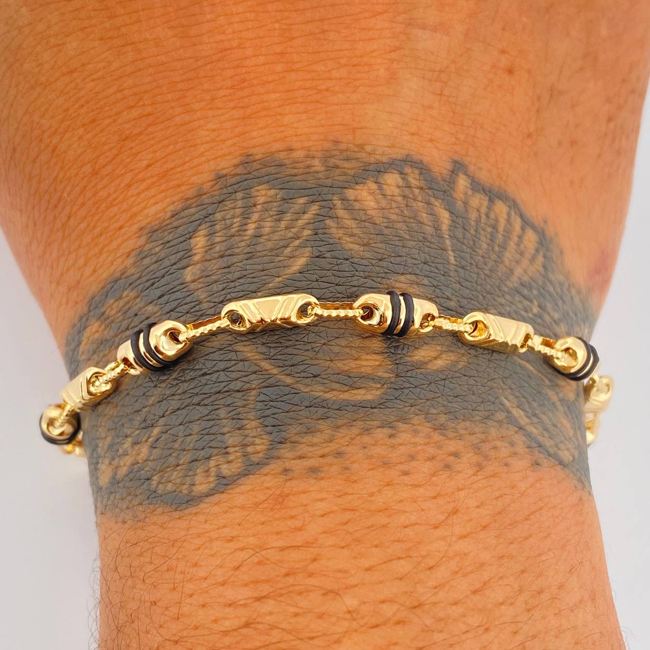 Pulso Rustica Tribal 4.45gr / 19.5cm / 4.7mm Oro Amarillo 18K $