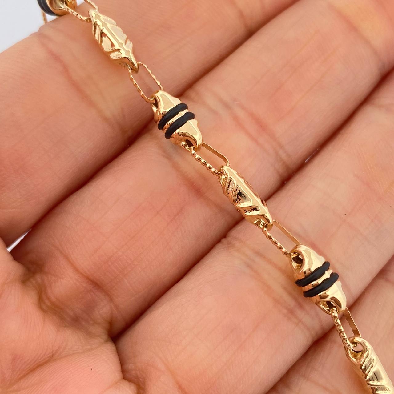 Pulso Rustica Tribal 4.45gr / 19.5cm / 4.7mm Oro Amarillo 18K $