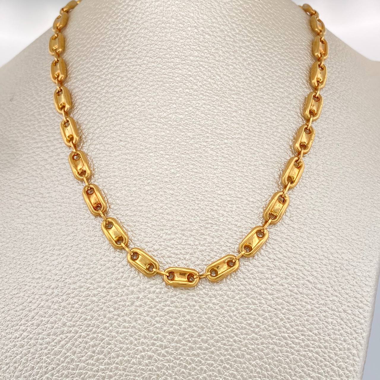 Cadena GC Retangular 13.65gr / 55.3cm / 5.2mm Oro Amarillo 18K $