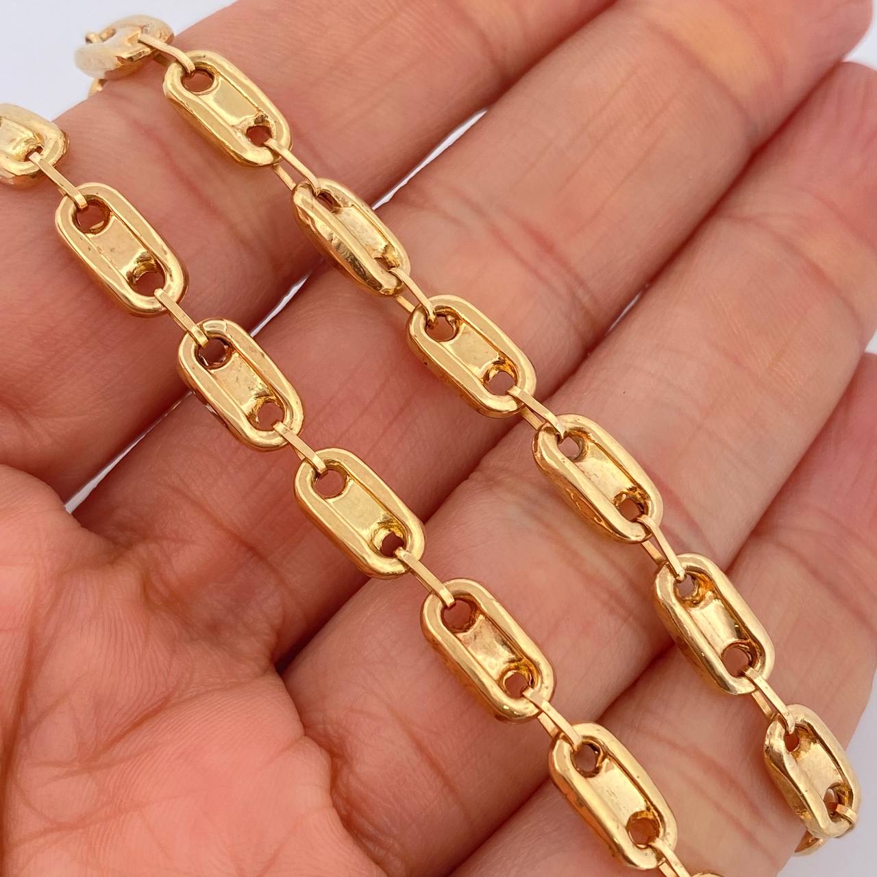 Cadena GC Retangular 13.65gr / 55.3cm / 5.2mm Oro Amarillo 18K $
