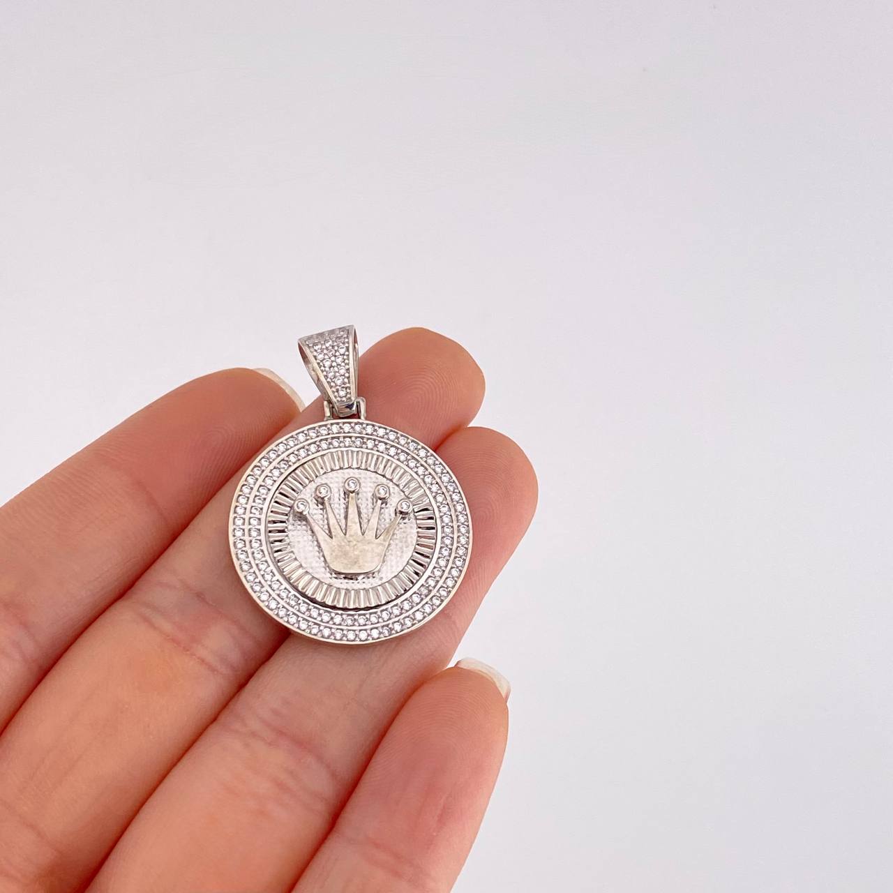 Dije Medalla Corona 6.55g / 3.6cm Oro Blanco 18K