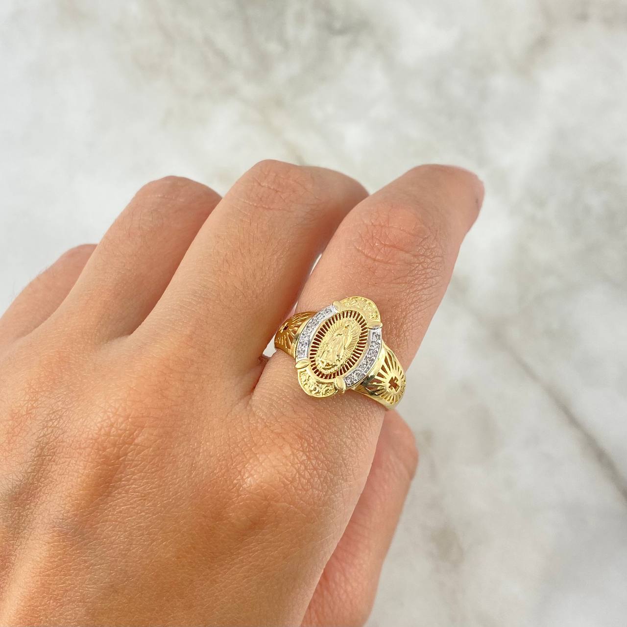 Anillo Virgen de Guadalupe Cruz 3.5gr / T7 1/2 / Ovalada Circones Blancos Dos Oros Amarillo Blanco