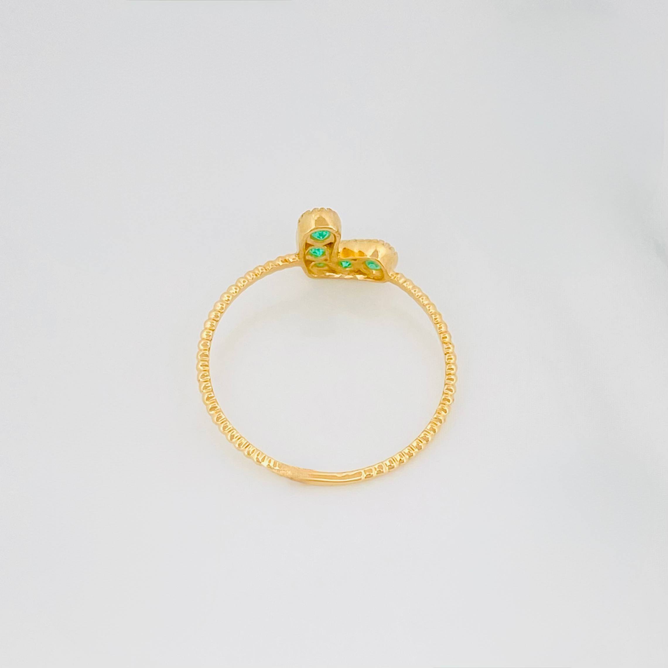 Anillo Corazon Esmeraldas 25 Pts 1 g / T6 Oro Amarillo 18K