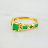 Anillo Figuras Esmeraldas 69 Pts 2.7 g / T6 Dos Oros Amarillo Blanco 18K