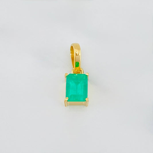 Dije Rectangulo Esmeralda 0.95 g / 1.5 cm Oro Amarillo 18K