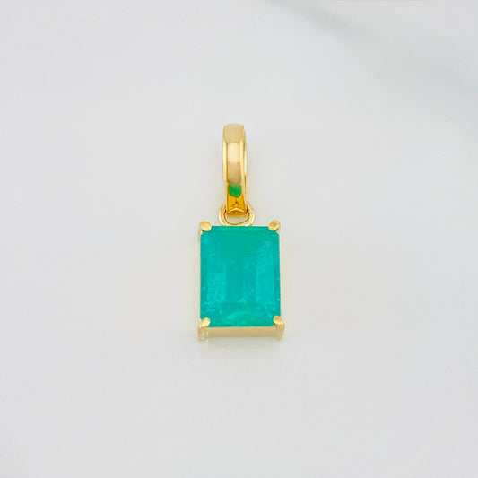 Dije Cuadrado Esmeralda 1.15 g / 1.6 cm Oro Amarillo 18K