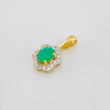 Dije Halo Flor Esmeraldas 27 Pts Diamantes 10 Pts 0.85 g / 1.3 cm Dos Oros Amarillo Blanco 18K