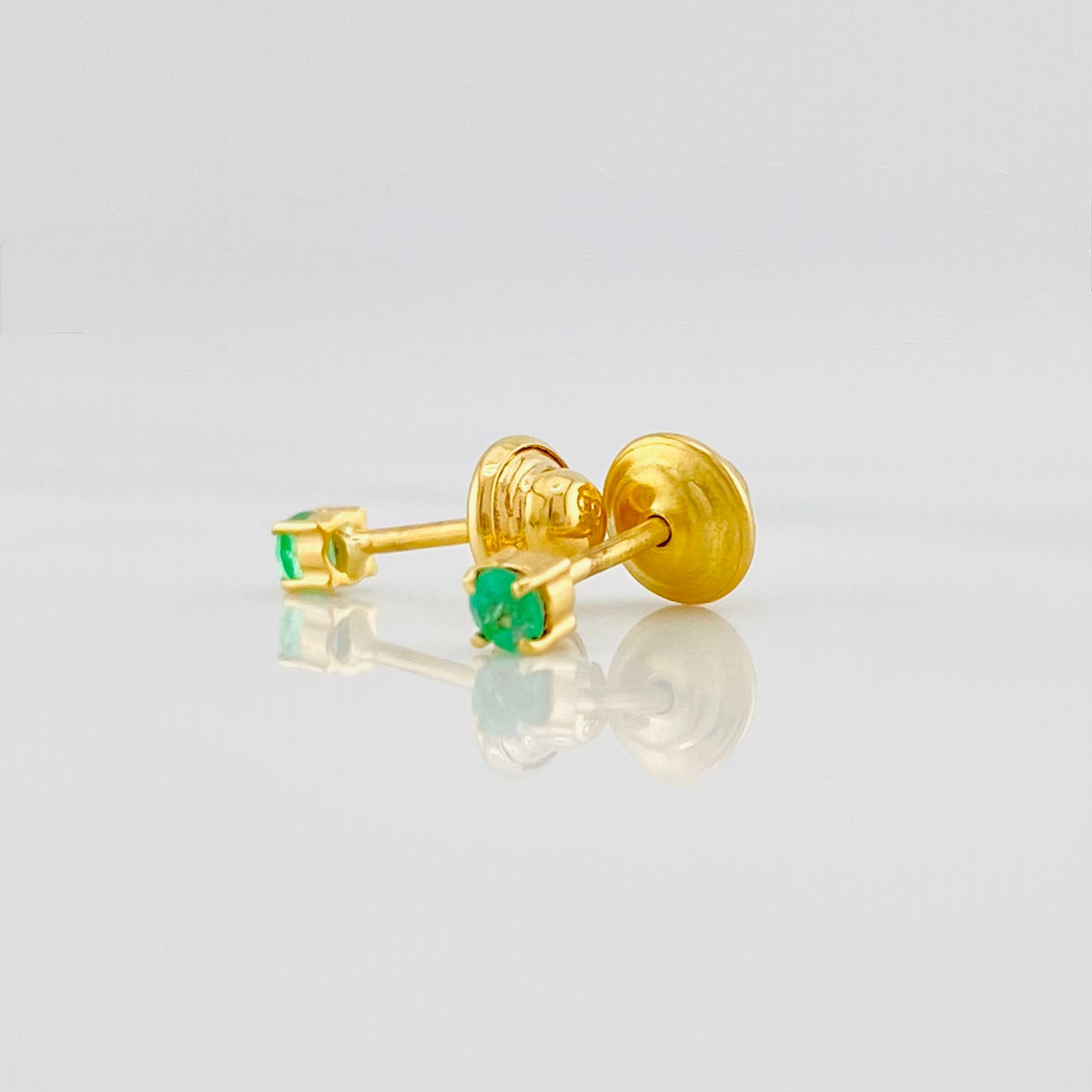 Topos Cuatro Garras Esmeraldas 10Pts 0.6 g / 2.4 mm Oro Amarillo 18K