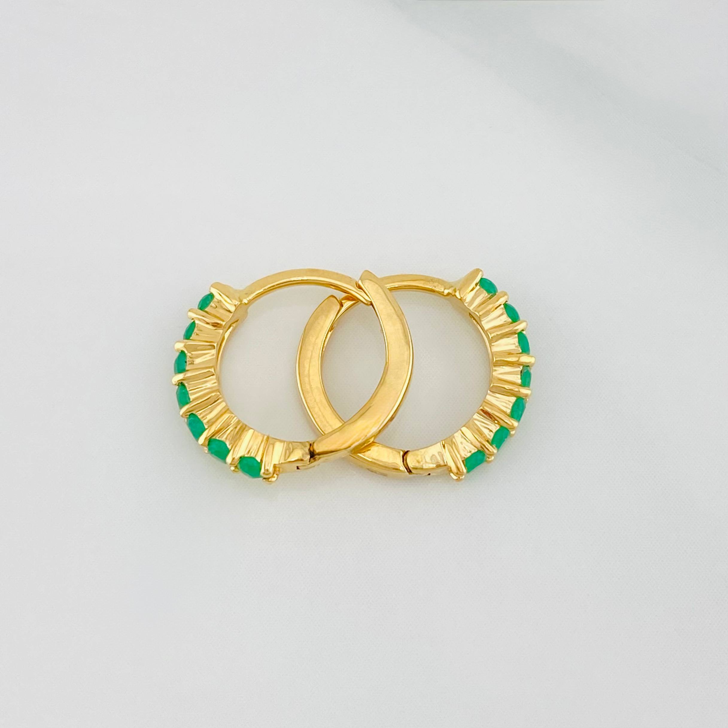 Candongas Carril Intercepto Esmeraldas 28 pts 1.7 g / 1.1 cm Oro Amarillo 18K