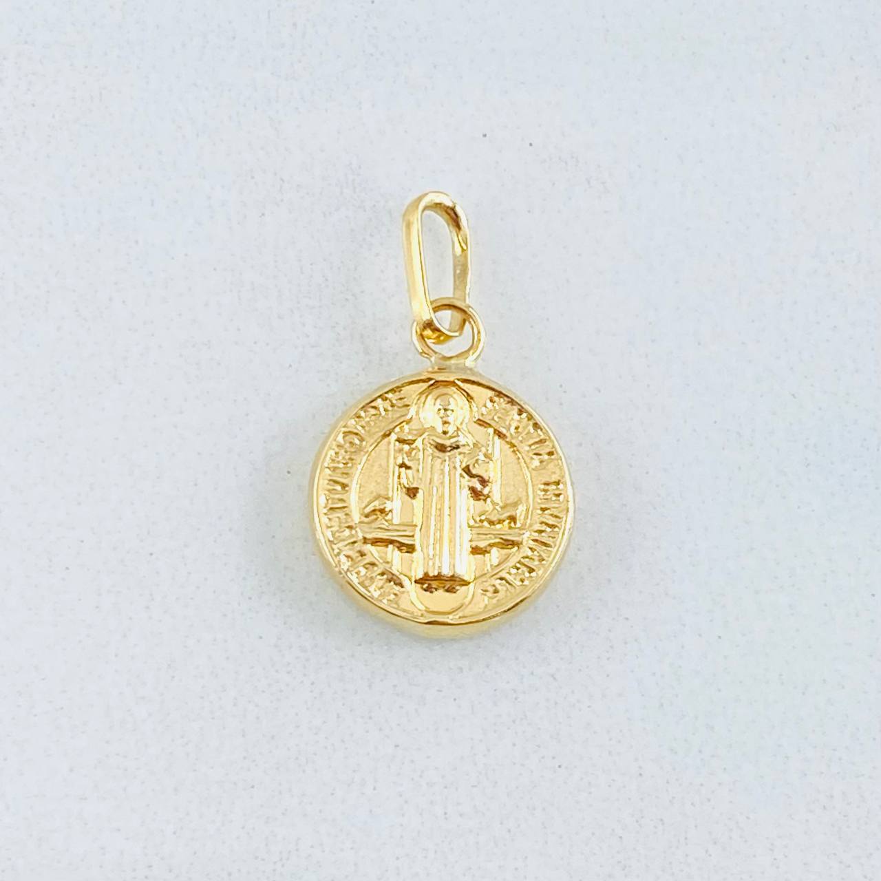 Dije San Benito 0.55gr / 2cm / Oro Amarillo 18K ©