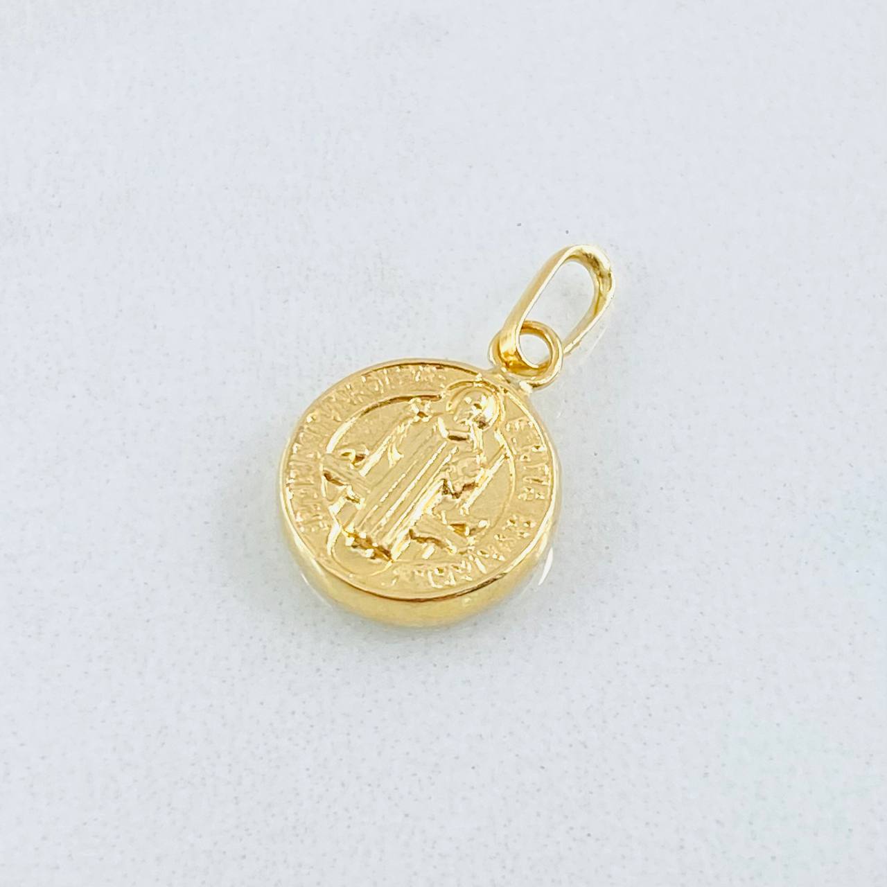 Dije San Benito 0.55gr / 2cm / Oro Amarillo 18K ©