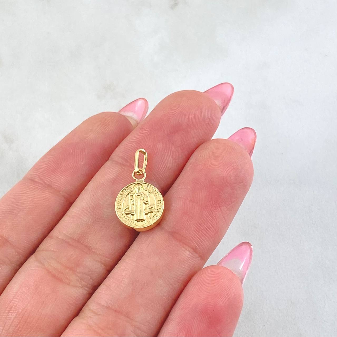 Dije San Benito 0.55gr / 2cm / Oro Amarillo 18K *