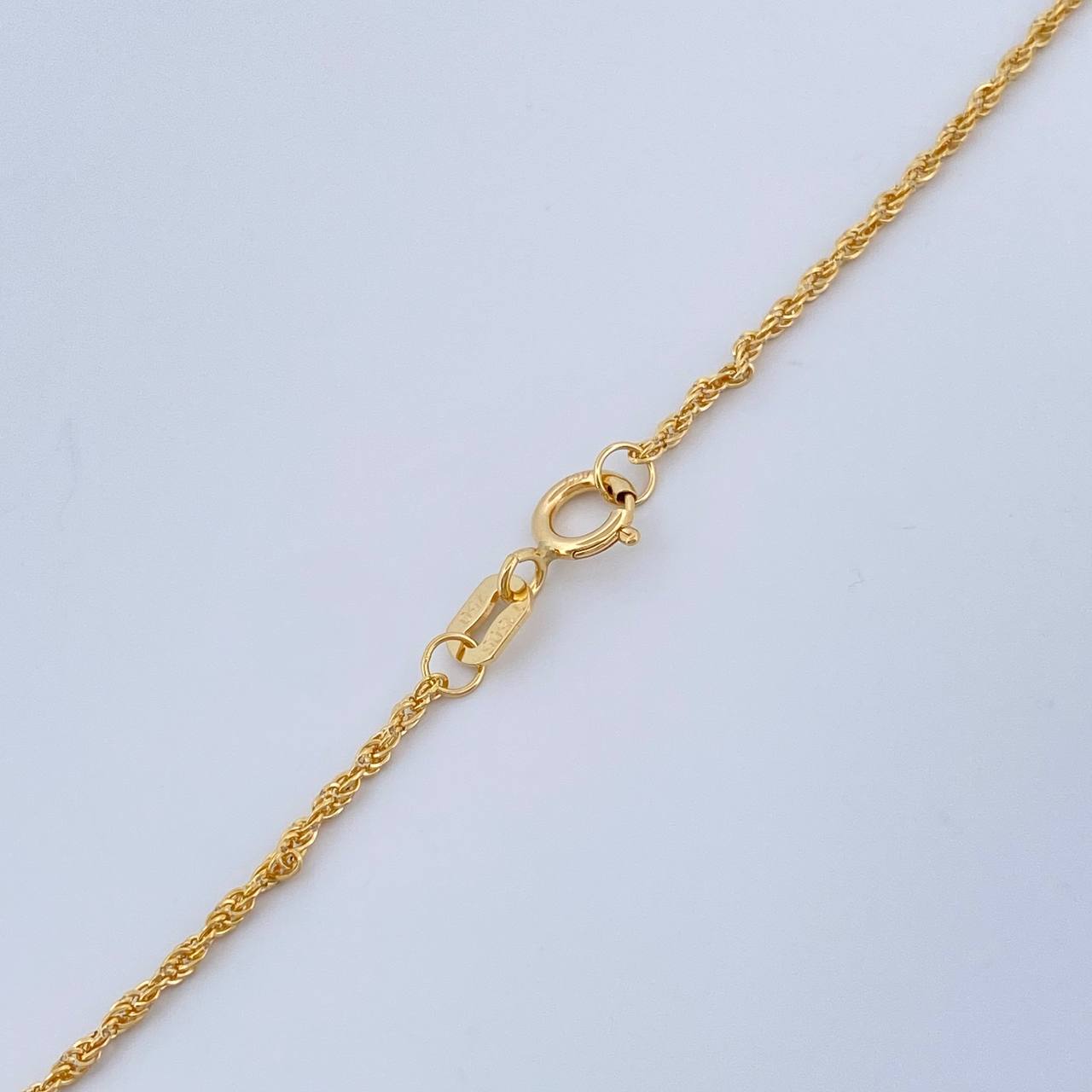 Set Cadena y Dije Lazo + Virgen Milagrosa 1.6gr / 40cm / Oro Amarillo 18K (Oferta) $