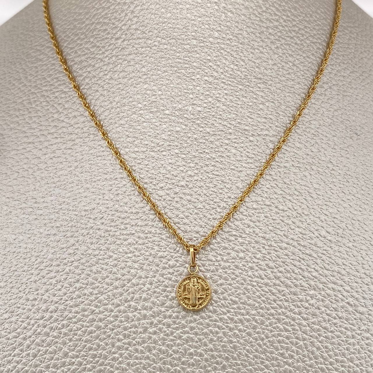Set Cadena y Dije Lazo + San Benito 1.55gr / 40cm / Oro Amarillo 18K (Oferta) $