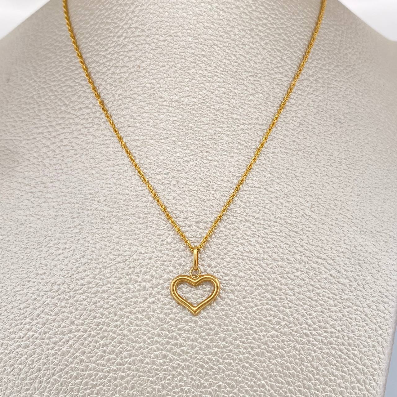 Set Cadena y Dije Lazo + Silueta Corazon 1.4gr / 44.5cm / Oro Amarillo 18K (Oferta) $
