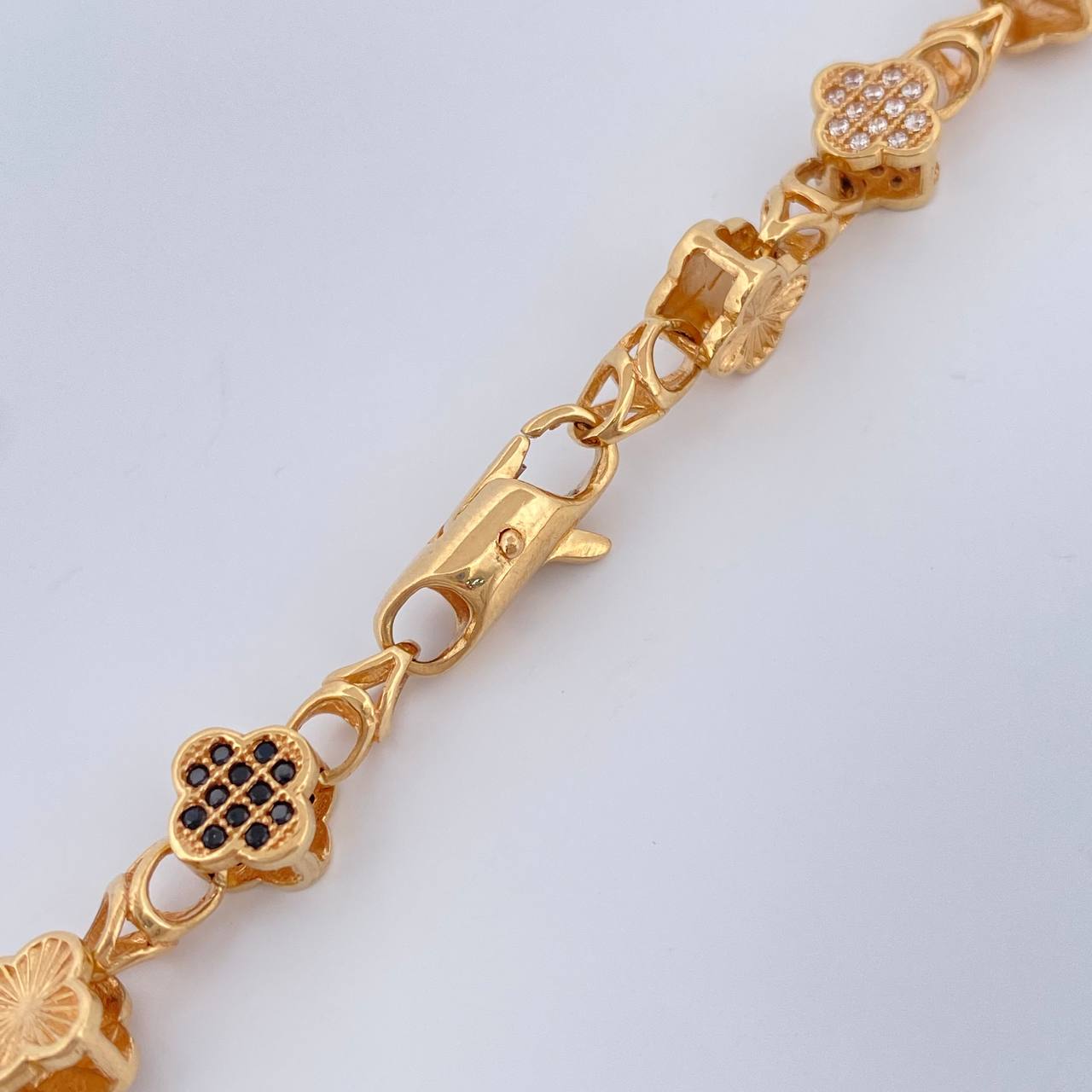 Cadena Rustica Trebol 56.4gr / 70.4cm / 7mm Oro Amarillo 18K $