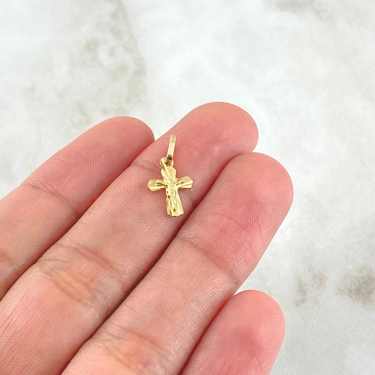 Dije Crúz Cristo 0.4gr / 1.6cm / Oro 18K ©