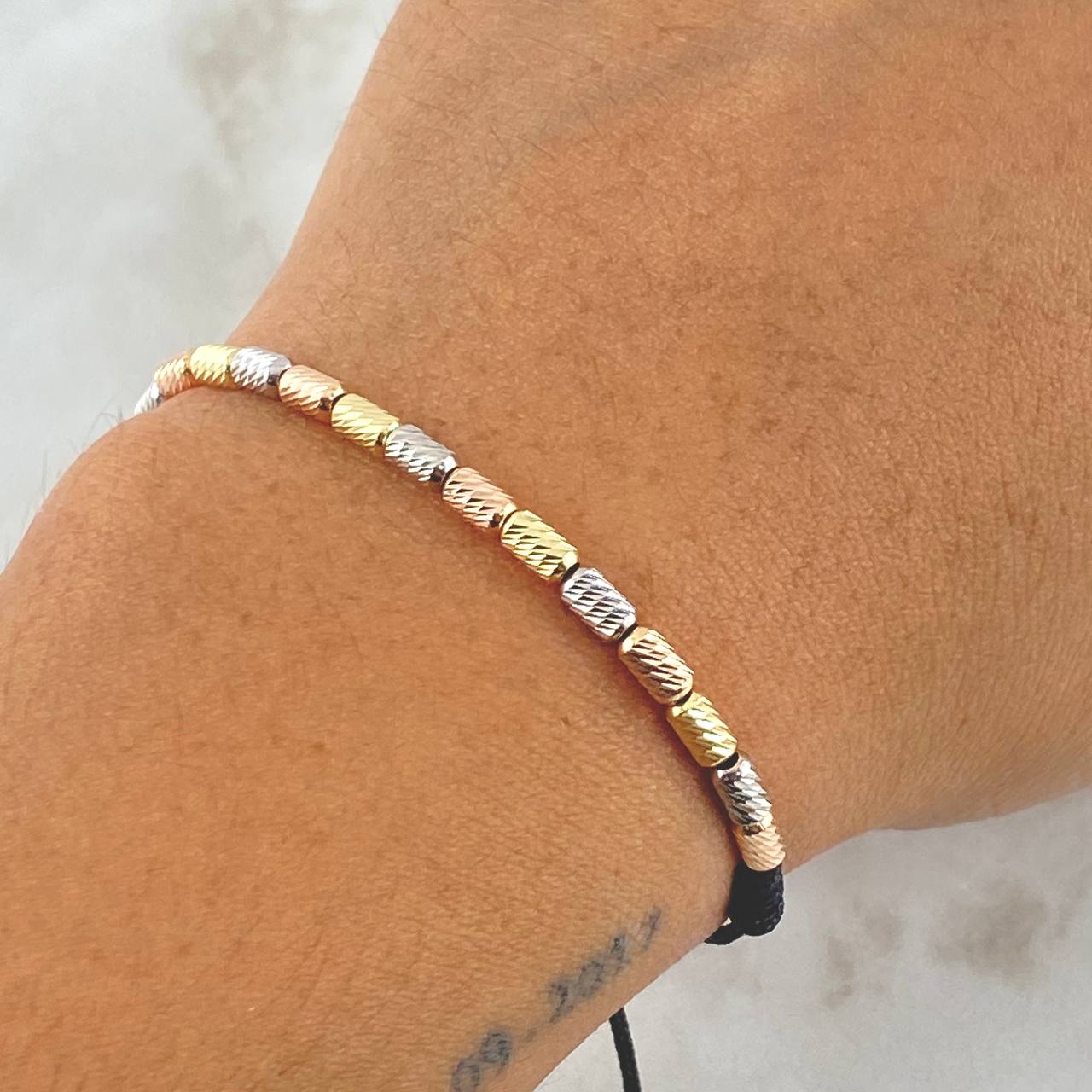 Pulsera Negra Cilindro 1.95gr / 3mm Diamantados 18und Tres Oros 18K *