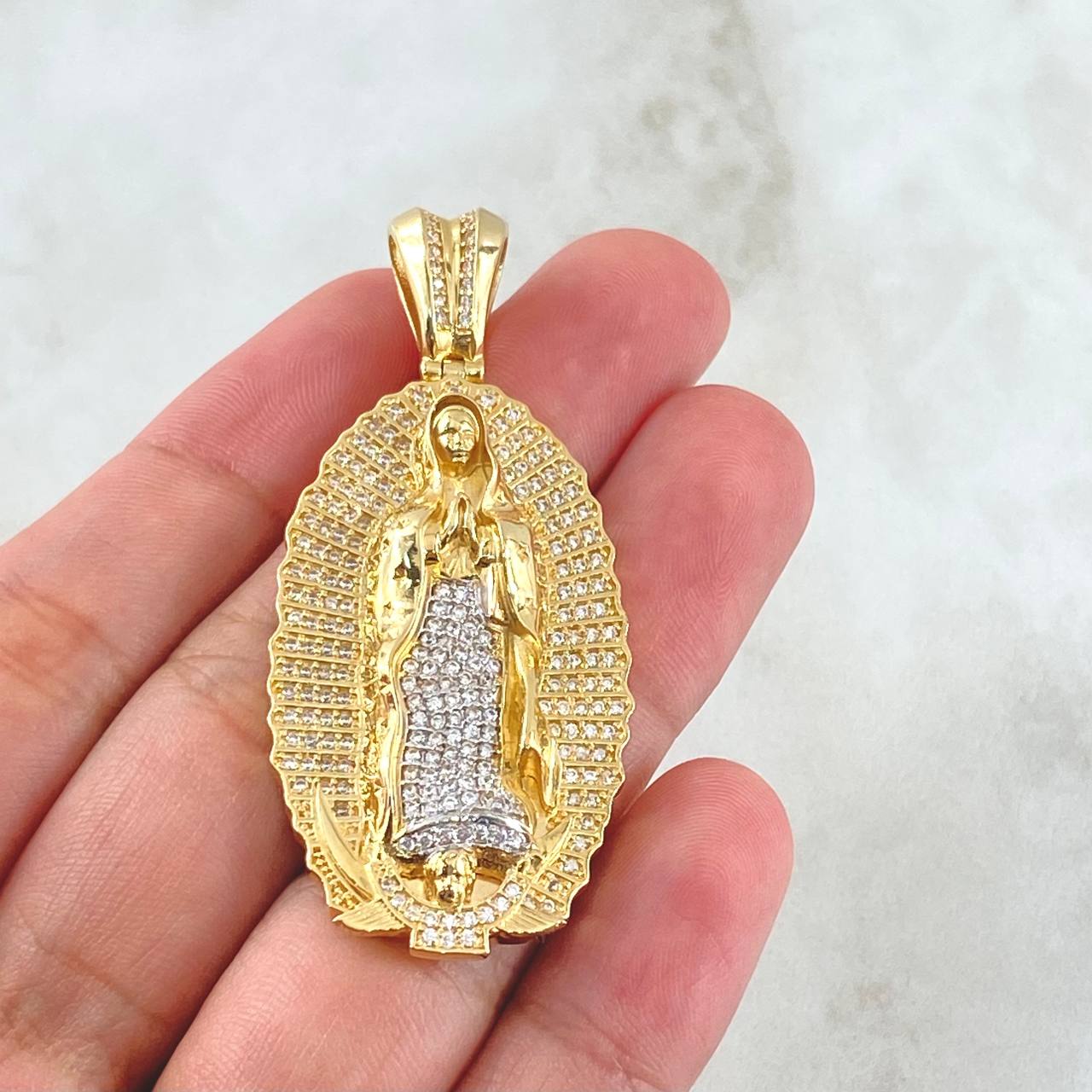 Dije Virgen Guadalupe Silueta 16.8gr / 5.5cm / Circones Blancos Dos Oros Amarillo Blanco 18K ©