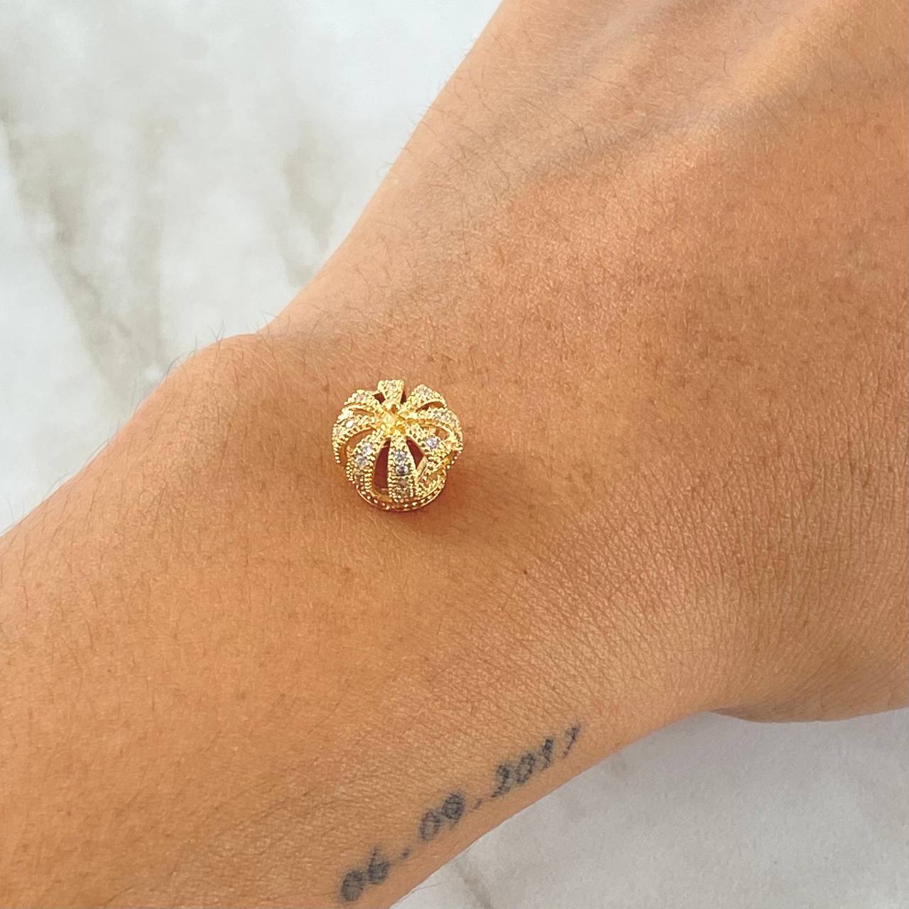 Herraje Corona Realeza Grande 1.7gr / 0.8cm / Circones Blancos Oro Amarillo 18K