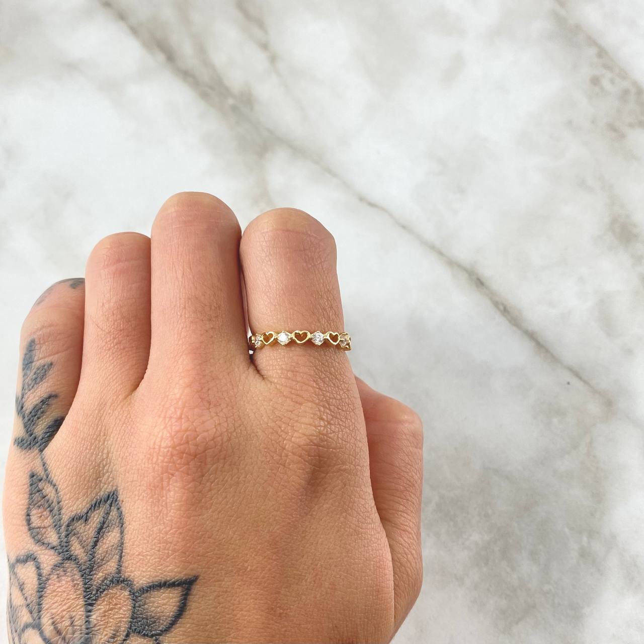 Anillo Corazones Intercalados 1.95gr / T6 3/4 / Circones Blancos Oro Amarillo 18K