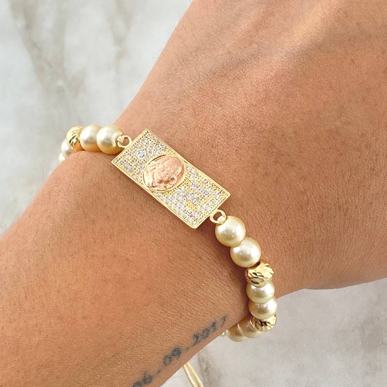 Pulsera Marfil Herraje Dólar 4.2gr / 6mm Bolas Diamantadas 6und Circones Blancos Tres Oros 18K