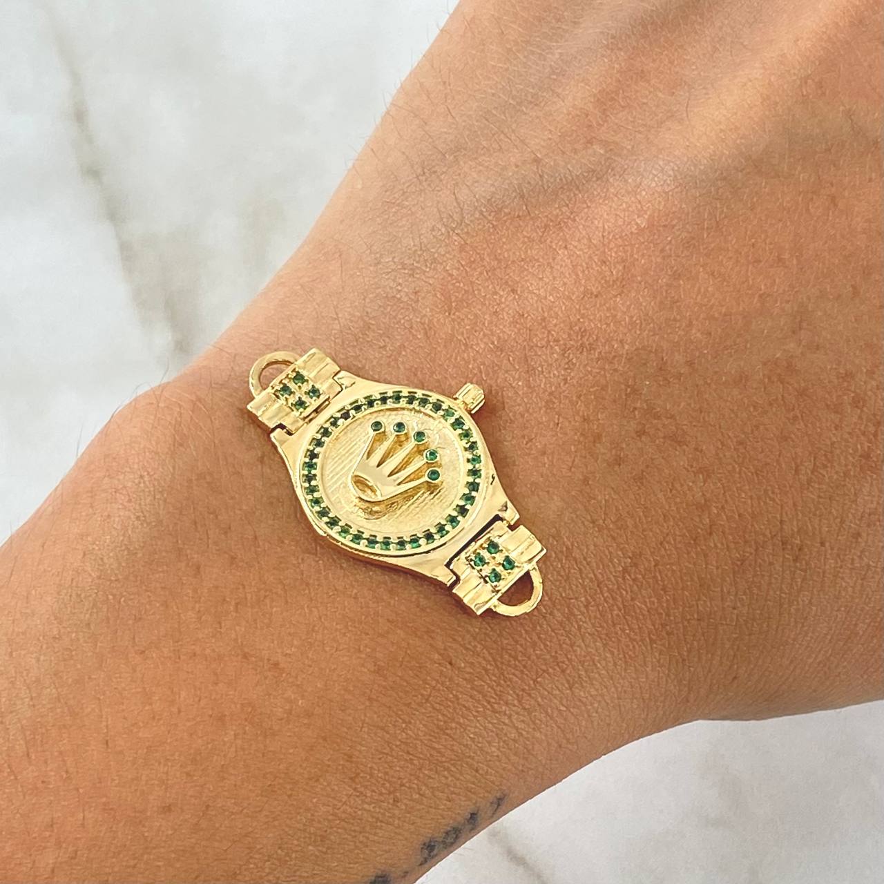 Herraje Corona Cinturon Texturizado 5.15gr / 3.5cm / Circones Verdes Oro Amarillo 18K *