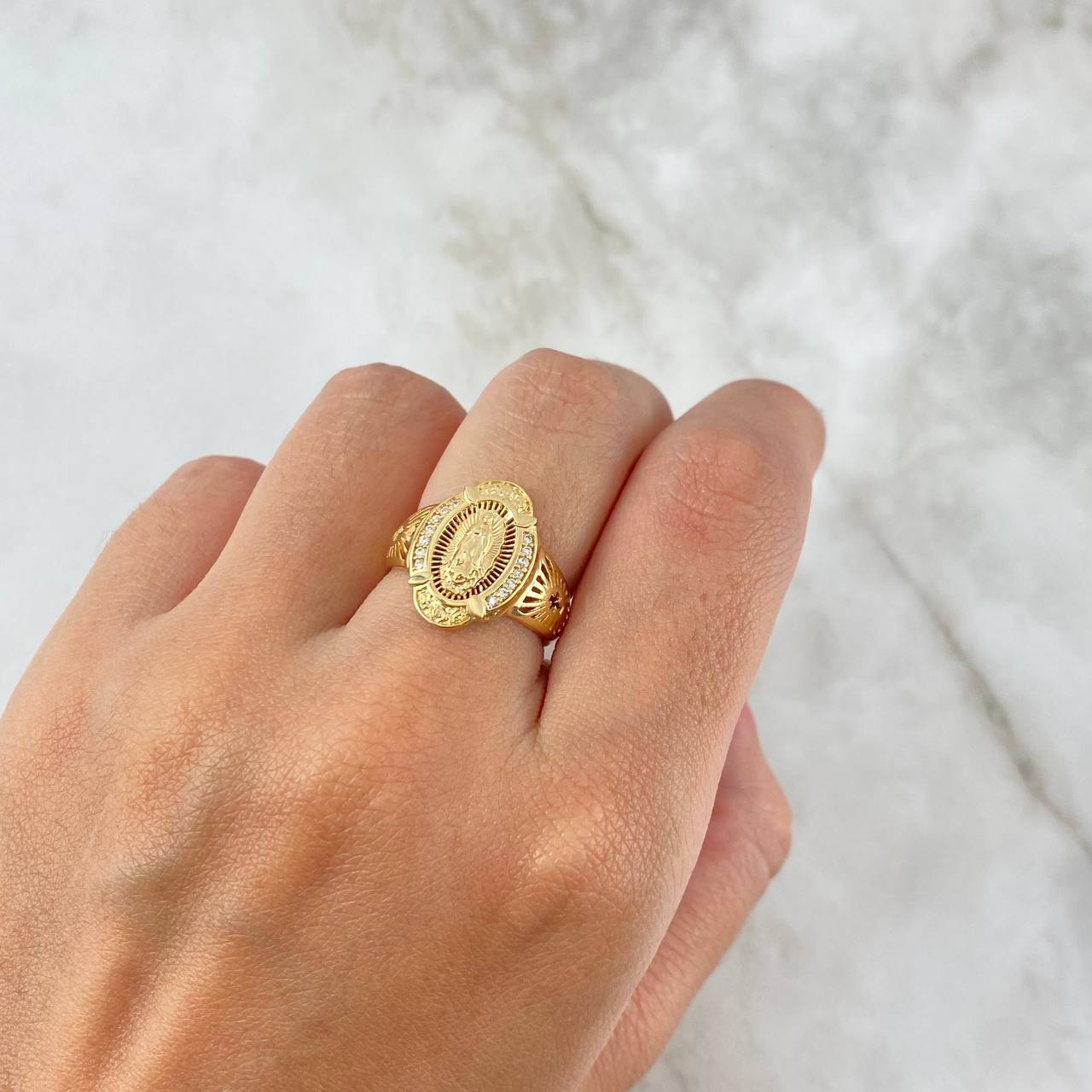 Anillo Virgen de Guadalupe Cruz 3.4gr / T6 3/4 / Ovalada Circones Blancos Oro Amarillo