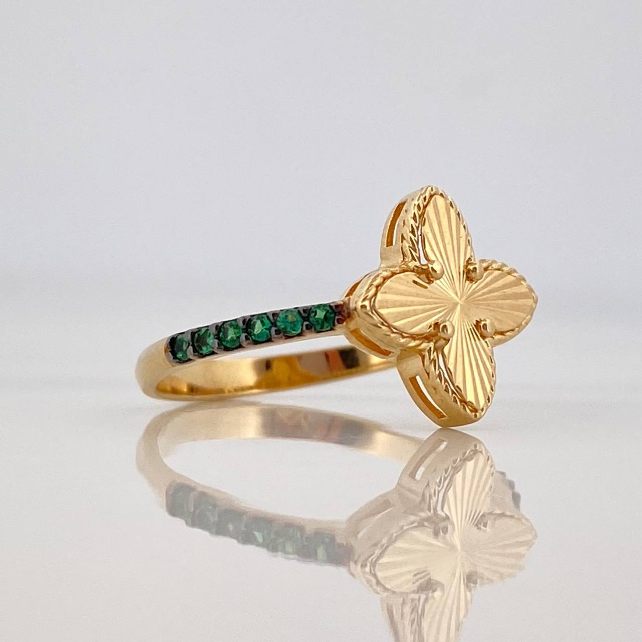 Anillo Trebol Puntas 2.05 g / T6 1/2 Dos Oros Negro Amarillo 18K