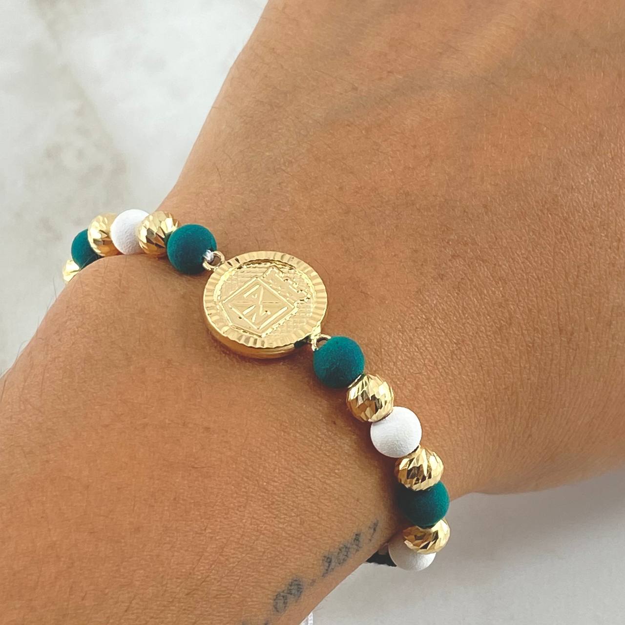 Pulsera Herraje Escudo Nacional 2.6gr / 6mm Bolas Diamantadas 6und Oro Amarillo 18K ©