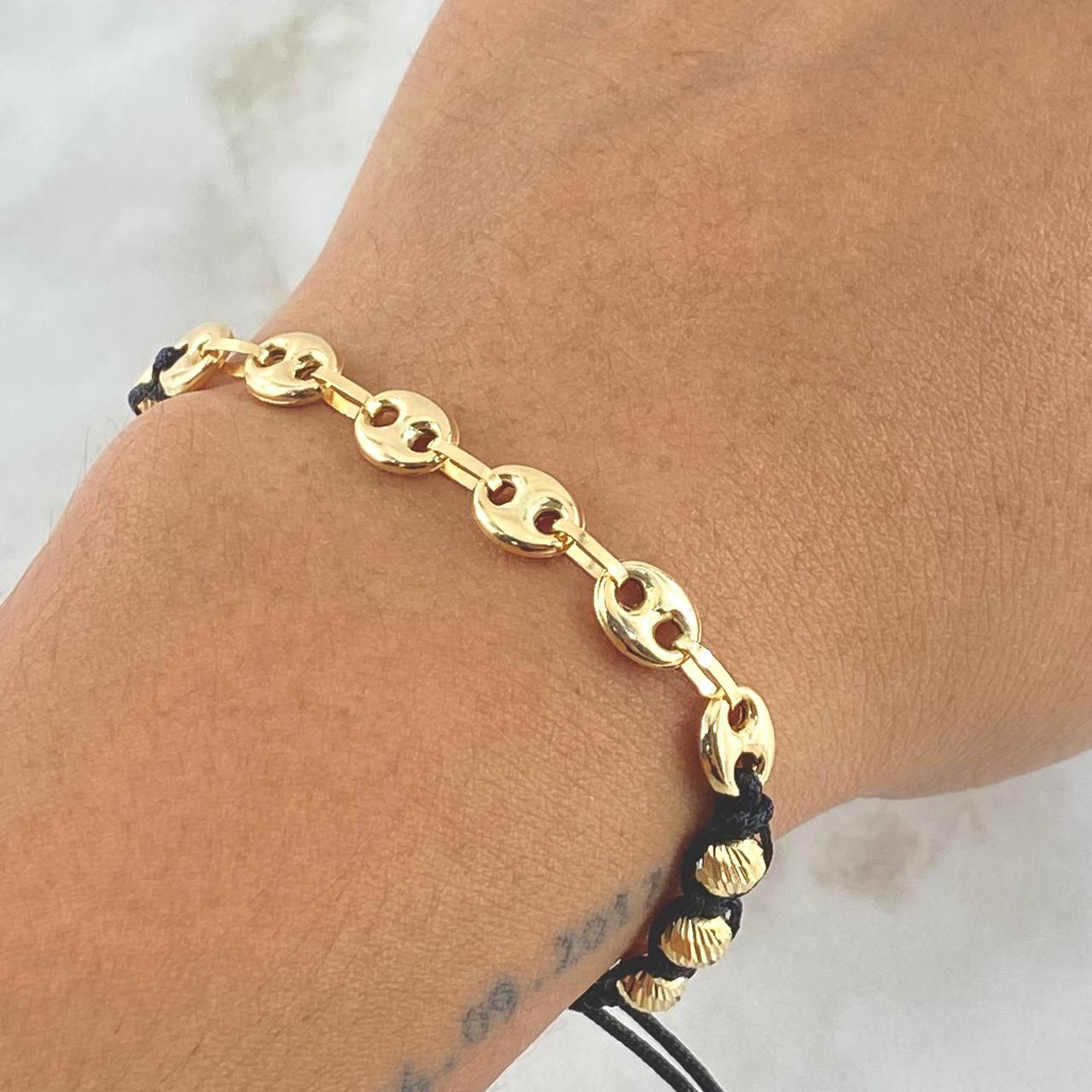 Pulsera Negra Retazo GC Liso 2.2gr / 5mm Bolas Diamantas 6und Oro Amarillo 18K ©