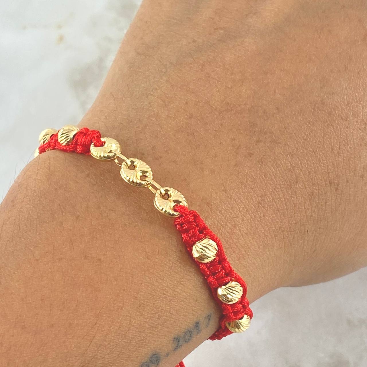 Pulsera Roja Retazo GC Diamantado 1.15gr / 5mm Bolas Diamantadas 6und Oro Amarillo 18K ©