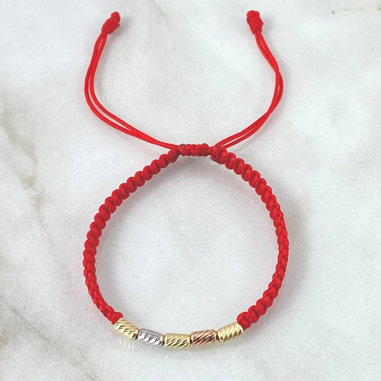 Pulsera Roja Cilindro 0.5gr / 3mm Diamantados 5und Tres Oros 18K *