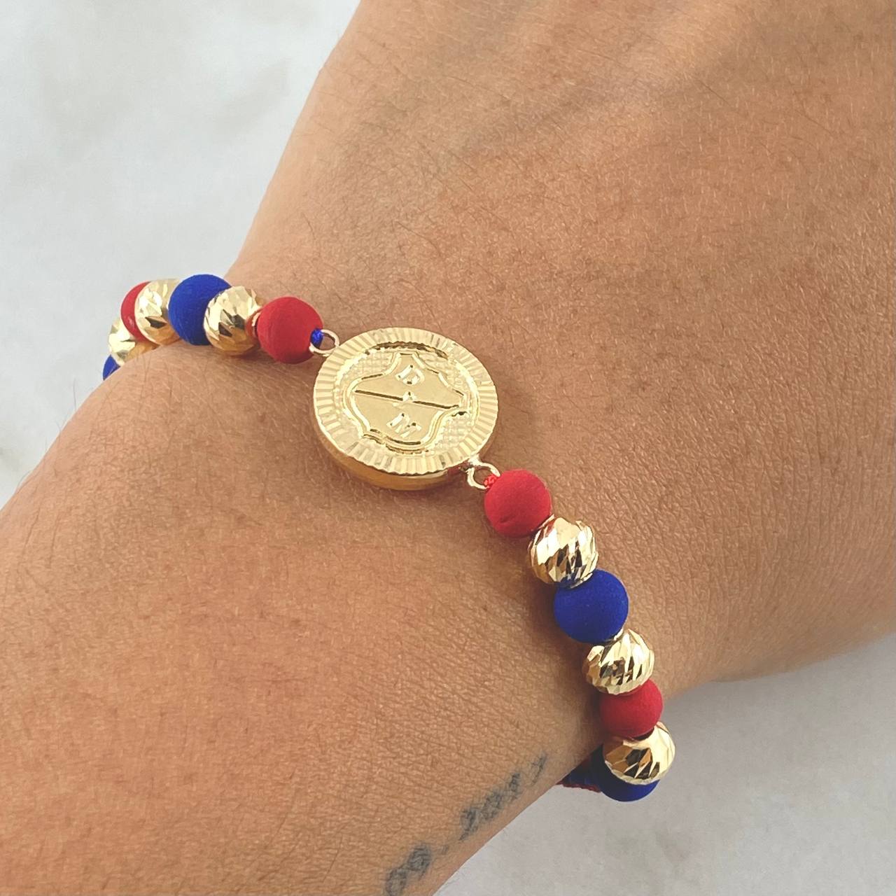 Pulsera Herraje Escudo Medellin 2.5gr / 6mm Bolas Diamantadas 6und Oro Amarillo 18K ©