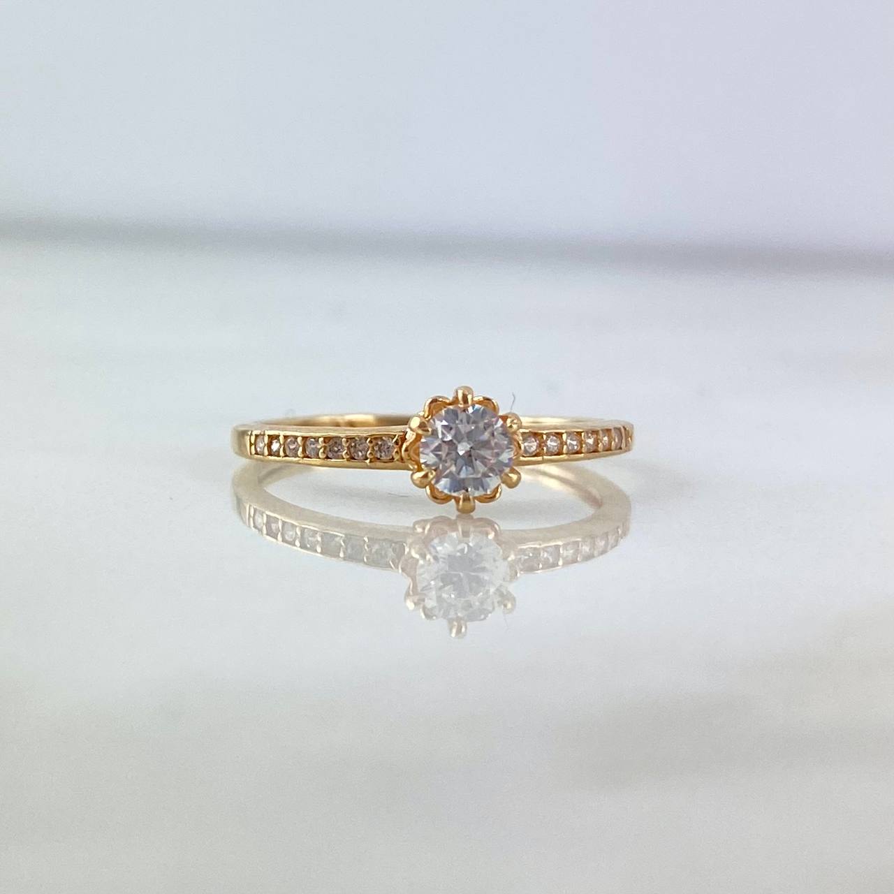 Anillo Solitario Churumbela Flor 1.9gr / T7 3/4 / Circones Blancos Oro Amarillo