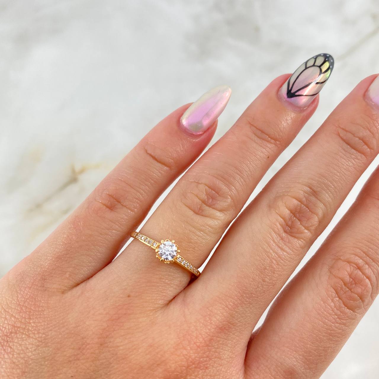 Anillo Solitario Churumbela Flor 1.9gr / T7 3/4 / Circones Blancos Oro Amarillo