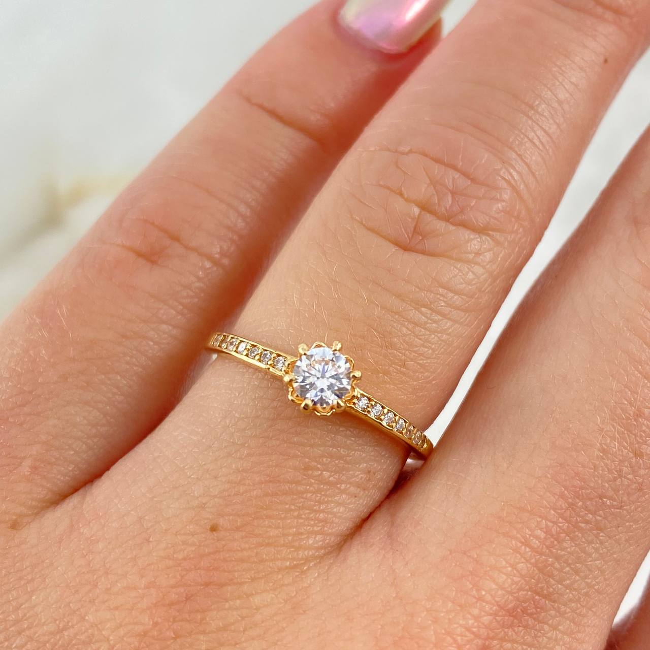 Anillo Solitario Churumbela Flor 1.9gr / T7 3/4 / Circones Blancos Oro Amarillo