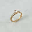Anillo Solitario Churumbela 2.05gr / T6 1/2 / Curvo Circones Blancos Oro Amarillo