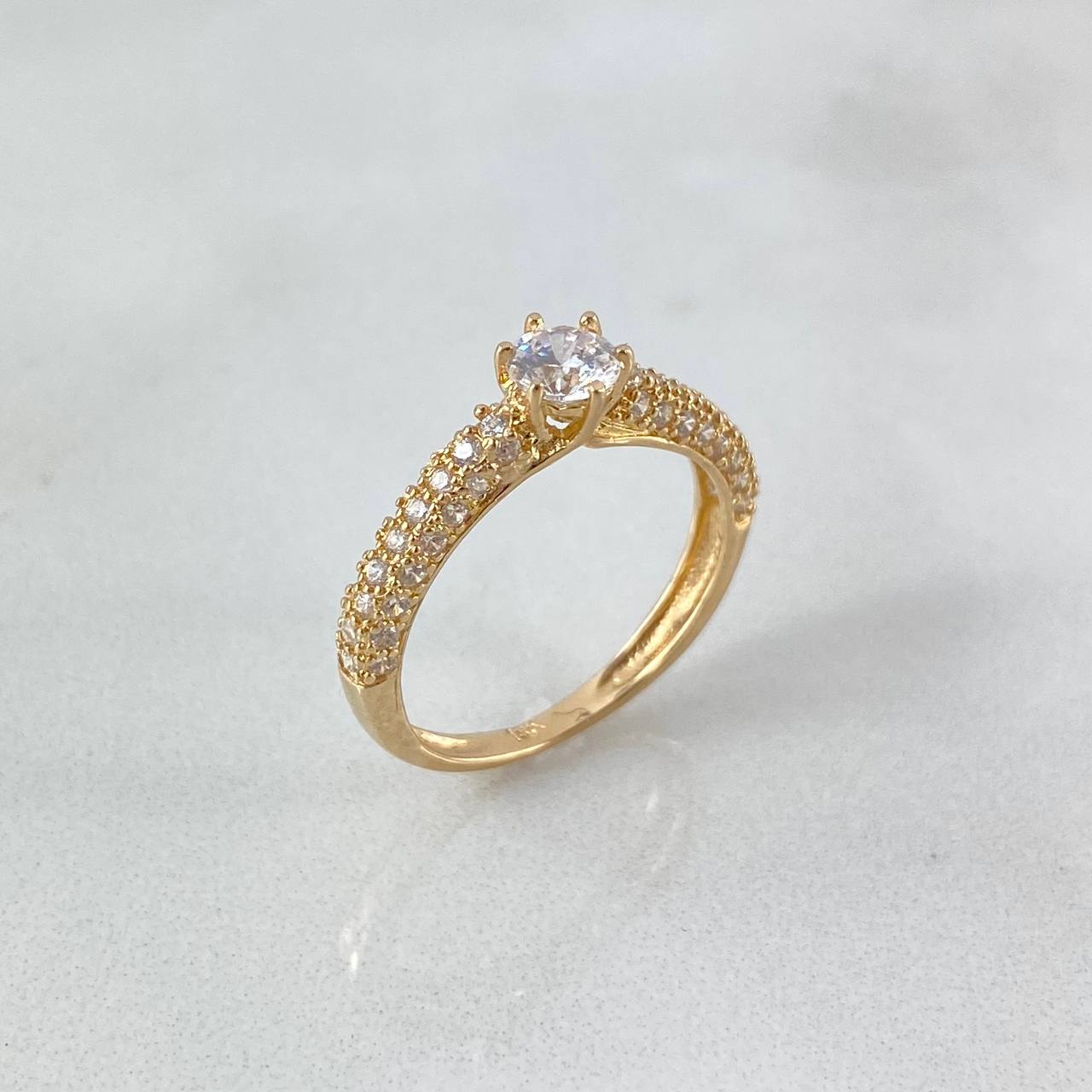 Anillo Solitario Churumbela Real 2.15gr / T6 / Circones Blancos Oro Amarillo