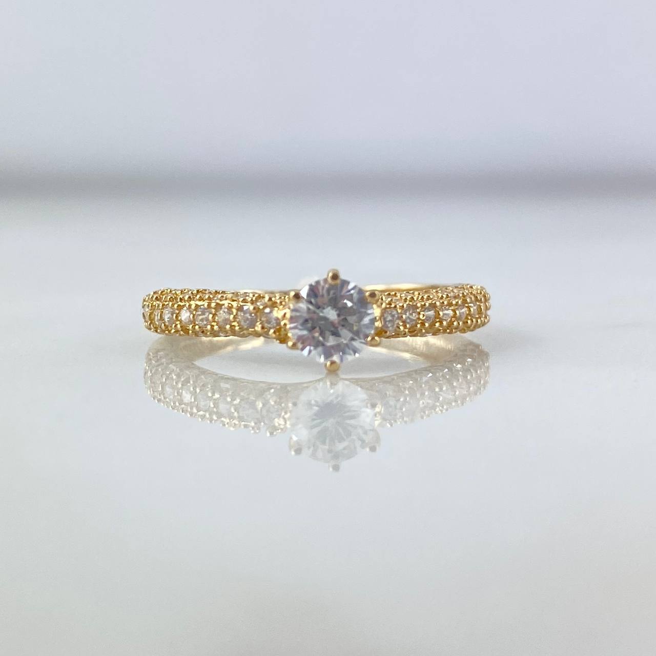Anillo Solitario Churumbela Real 2.15gr / T6 / Circones Blancos Oro Amarillo