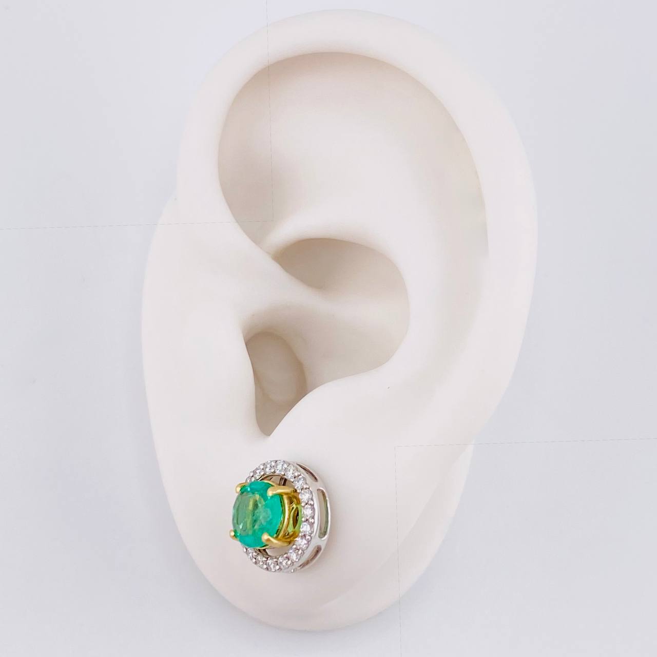 Set Cadena Topos Circulo Cuatro Garras Esmeralda 2.25pts Diamantes 77pts 6.65g / 1mm Dos Oros Amarillo Blanco 18K