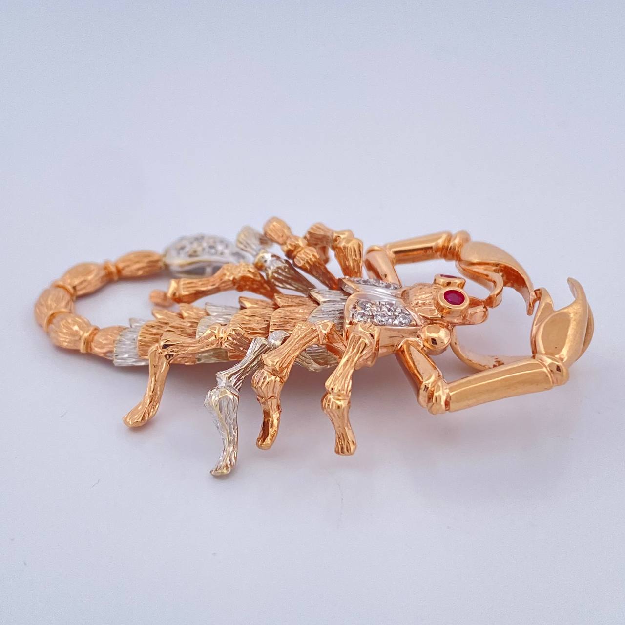 Dije Escorpion 16.5gr / 5.7cm / Dos Oros Blanco Rosa 18K $