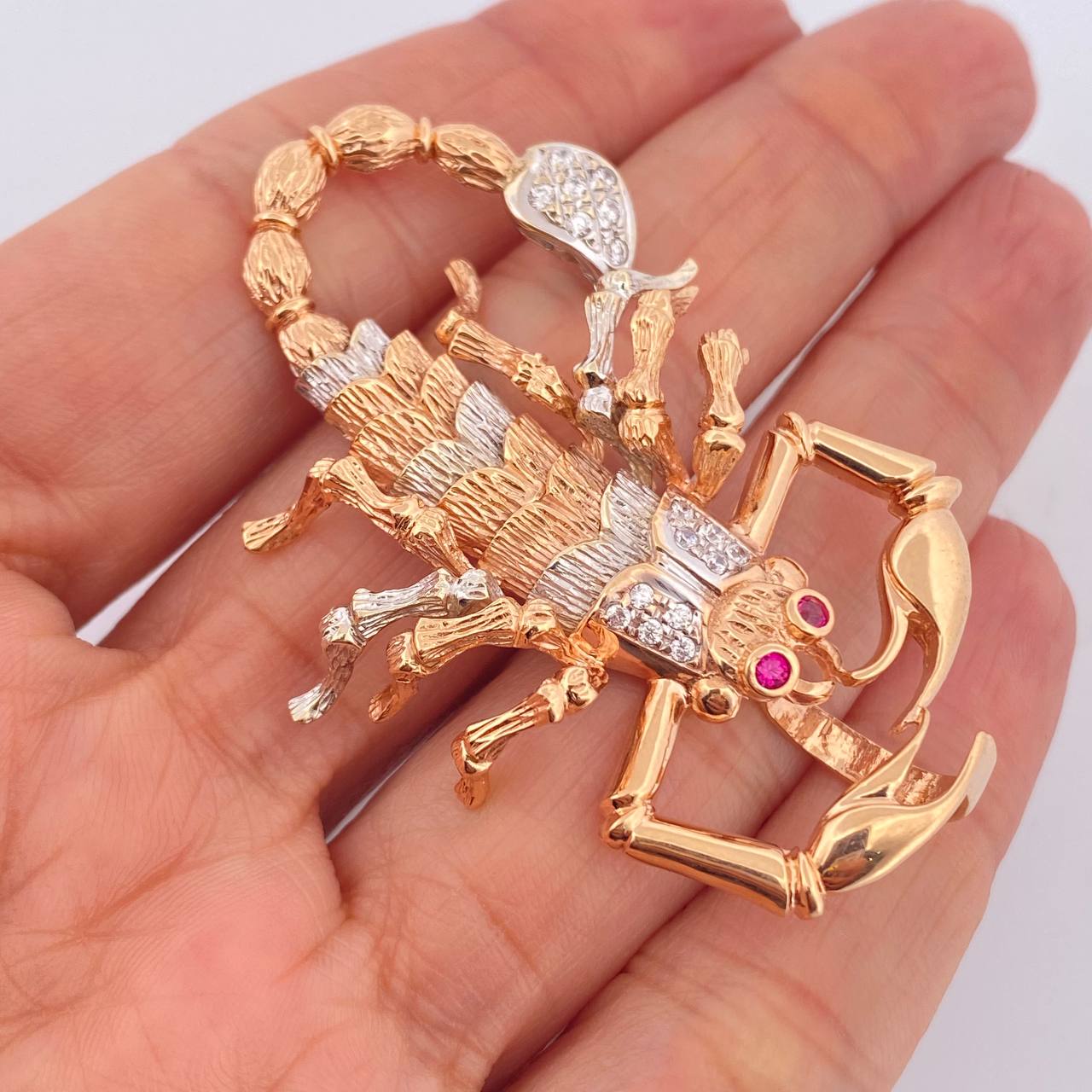 Dije Escorpion 16.5gr / 5.7cm / Dos Oros Blanco Rosa 18K $