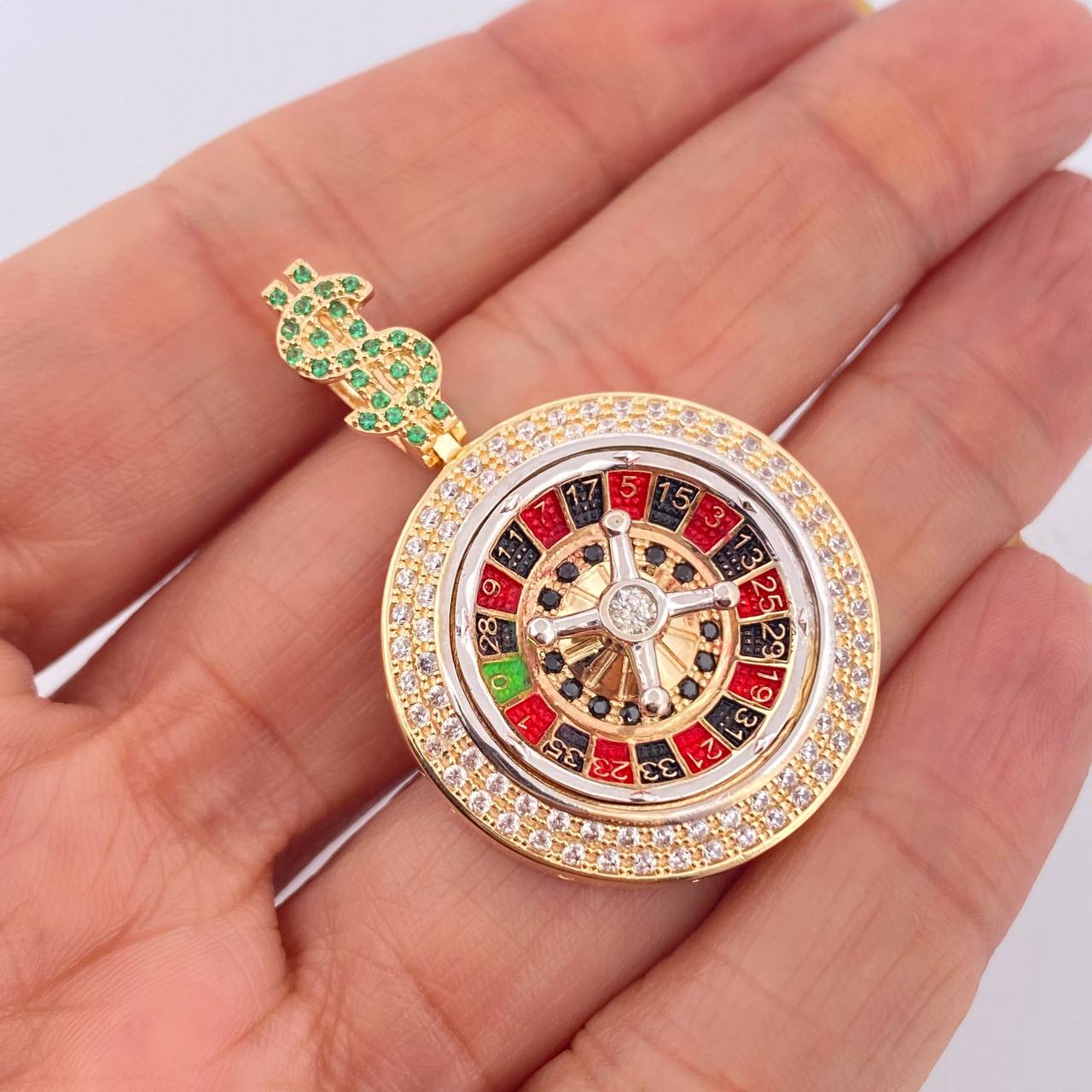 Dije Ruleta 11.7gr / 4cm / Tres Oros 18K $