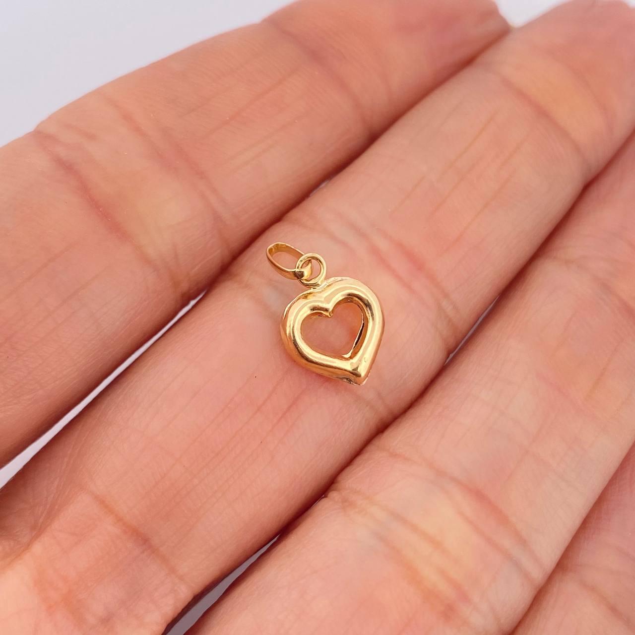 Dije Silueta Corazon 0.35gr / 1.5cm / Oro Amarillo 18K $