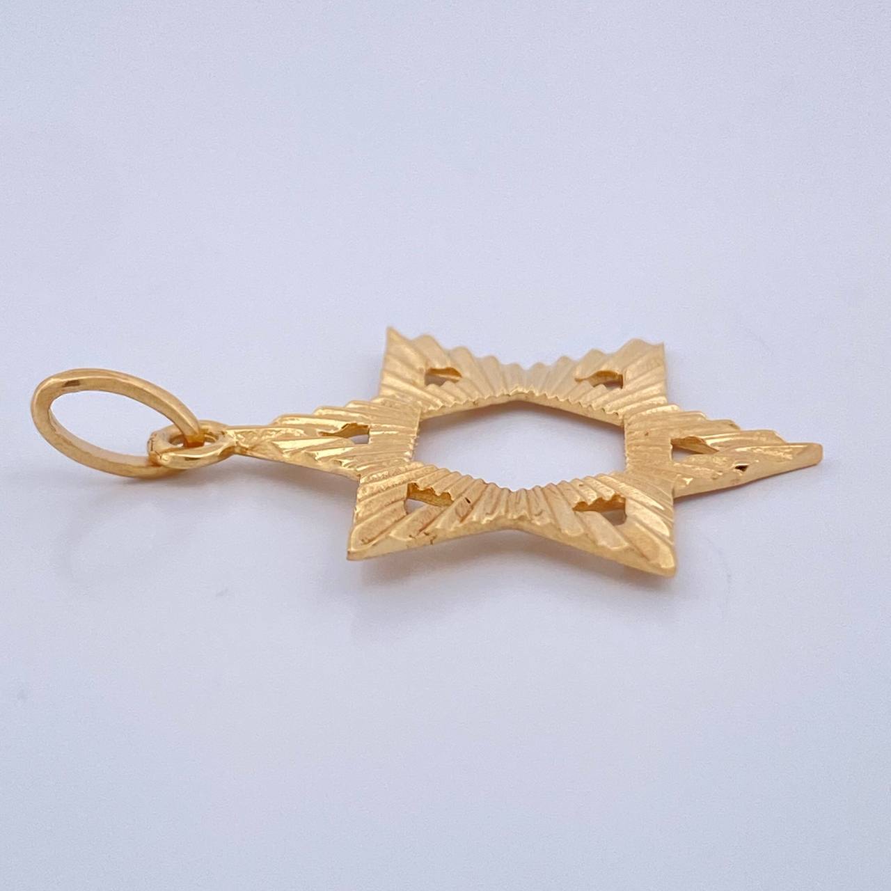 Dije Estrella De David 2.1gr / 3.1cm / Oro Amarillo 18K $